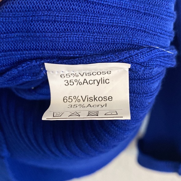 45. Super soft bright blue sweater - Picture 8 of 8